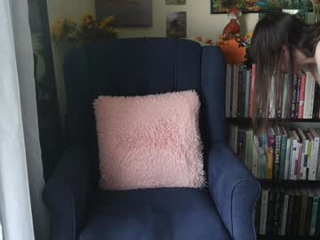 ellynaomi