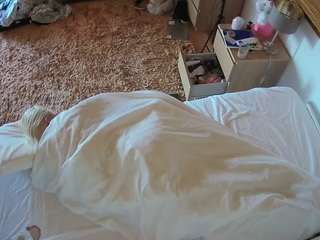 voyeurcam-julmodels-whitebed-3