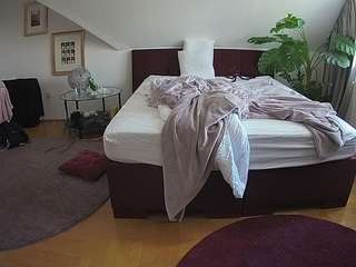 voyeurcam-julmodels-whitebed-6