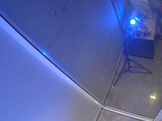 voyeurcam-casa-salsa-bathroom-12