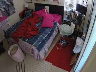 voyeurcam-hornyhostel-01