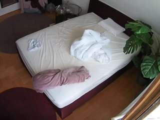 voyeurcam-julmodels-whitebed-5