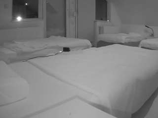 voyeurcam-julmodels-bed-2