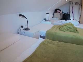 voyeurcam-julmodels-bed-4